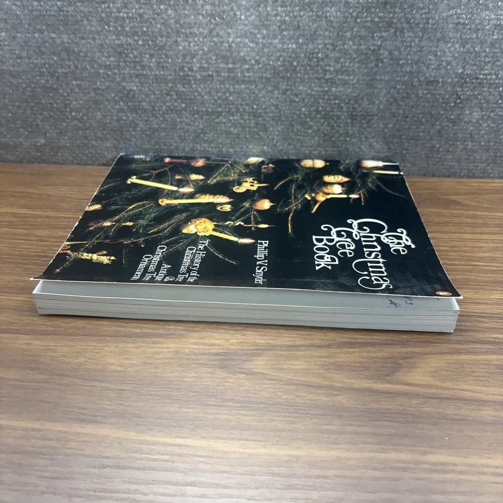 The Christmas Tree Book: 2 A Studio book Phillip V.‎ Snyder Paperback History